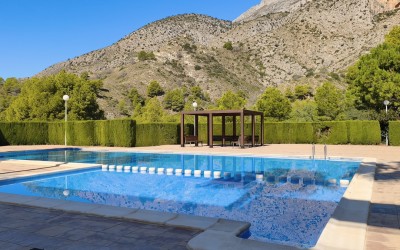 Beautiful, fully refurbished apartment with spacious terraces.